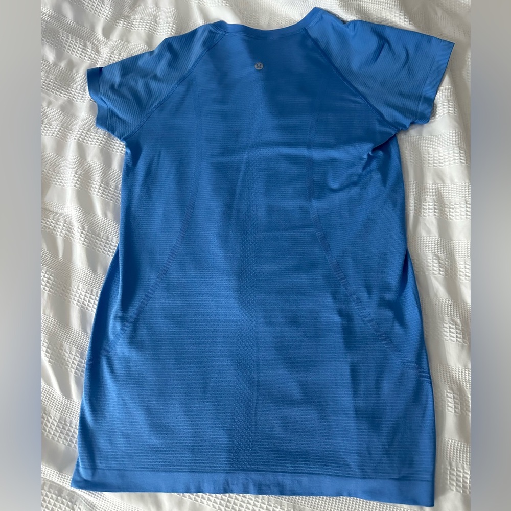 Blue Lululemon Size: 6 Swiftly Tech Short-Sleeve 2.0